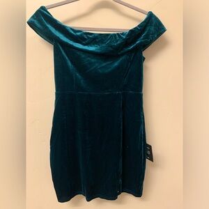 Lulu’s Velvet Off-Shoulder Dress NWT